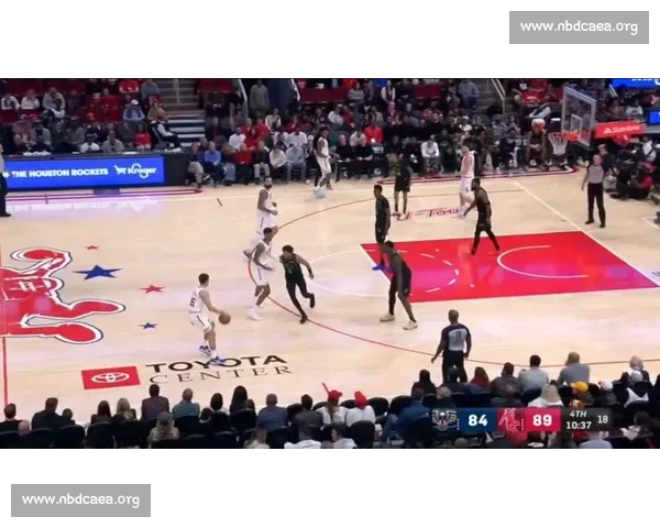 鹈鹕与火箭激战正酣 球场对决谁能笑到最后